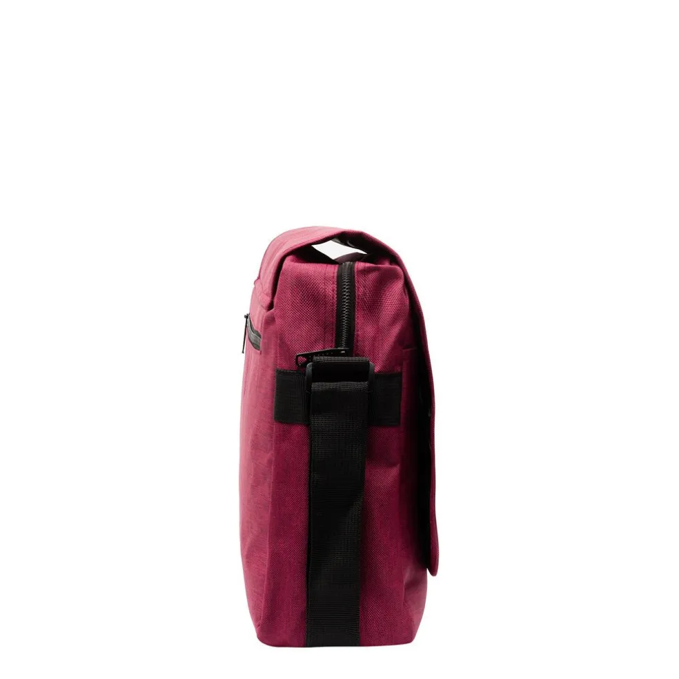 New Rebels ® Heaven 26 – Large- Laptoptasche 15,6“ - Umhängetasche A4 - Burgundy