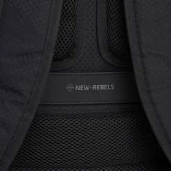 New Rebels – Laptop Rucksack 15,6 Zoll – Schulrucksack & Arbeitstasche – Wasserabweisend – 18L – Nylon/PU – Schwarz