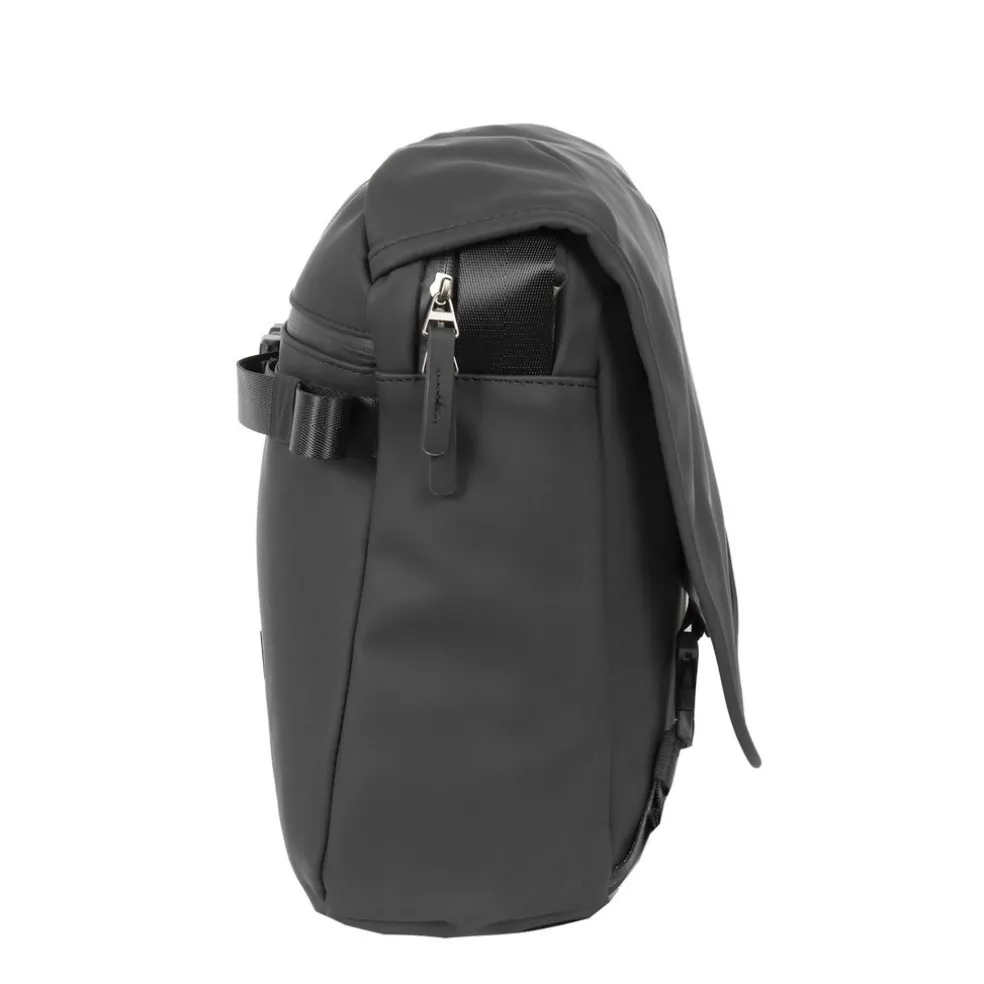 New Rebels ® William - Umhängetasche - Schwarz 10L - Wasserabweisend