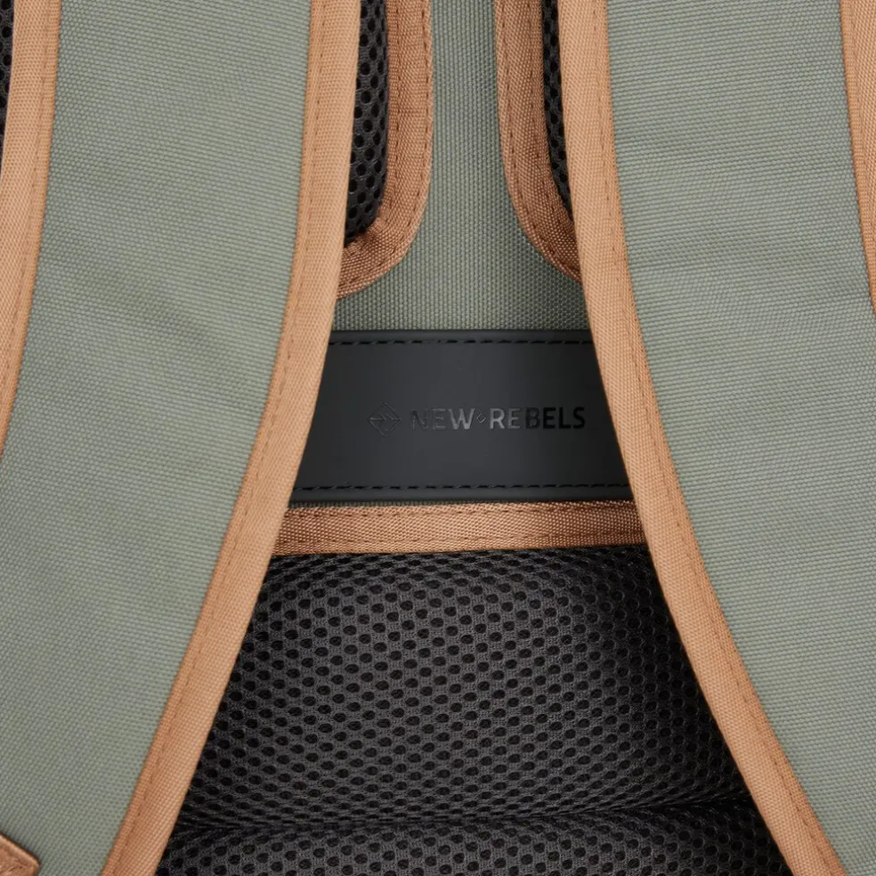 New Rebels Ferron Milwaukee Handel Rucksack Anthrazit 19L