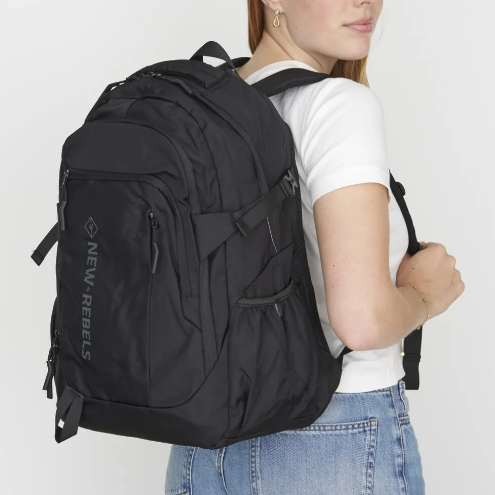 New Rebels Vince Baldwin Schwarz 33L Rucksack Wasserabweisend Laptop 15.6"