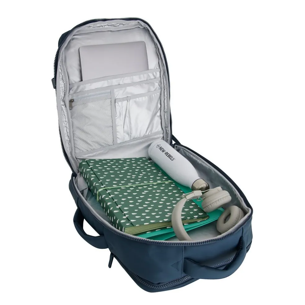 New RebelsNew Rebels Jessi – Womby Weekend Travel Bag Underseat Backpack – 27L Water-Repellent Cabin Bag – 30x20x45 cm Schaduwblau